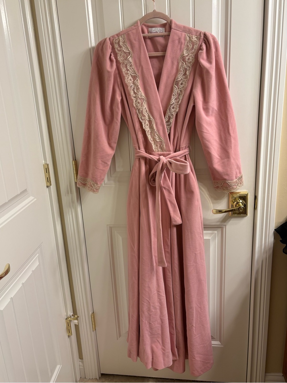 Vanity Fair Vintage 70s Pink Velvet Lounge Robe Lace Trim Size S